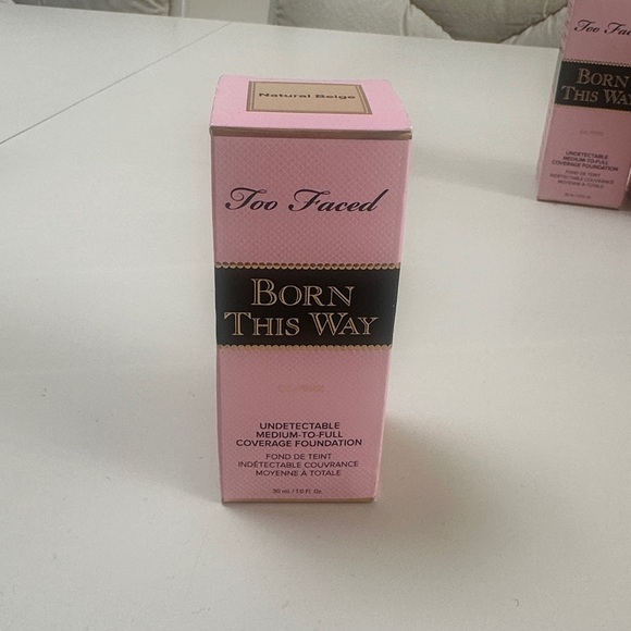 🆕 TOO FACED Born This Way Undetectable Med Coverage Foundation NATURAL BEIGE NIB - Picture 5 of 8